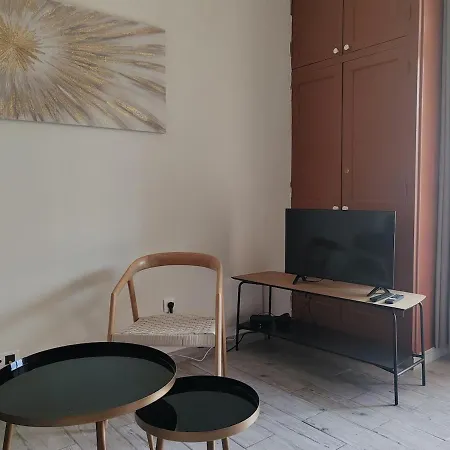 Beautiful - Private Terrace - Wi-fi - Air Conditioning شقة تولون