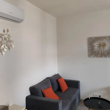Beautiful - Private Terrace - Wi-fi - Air Conditioning شقة تولون