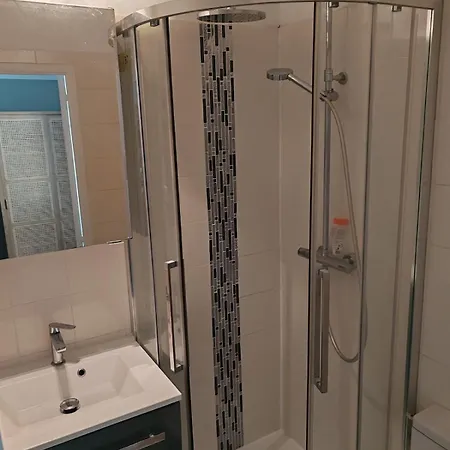 Beautiful - Private Terrace - Wi-fi - Air Conditioning شقة تولون