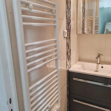 شقة Beautiful - Private Terrace - Wi-fi - Air Conditioning *