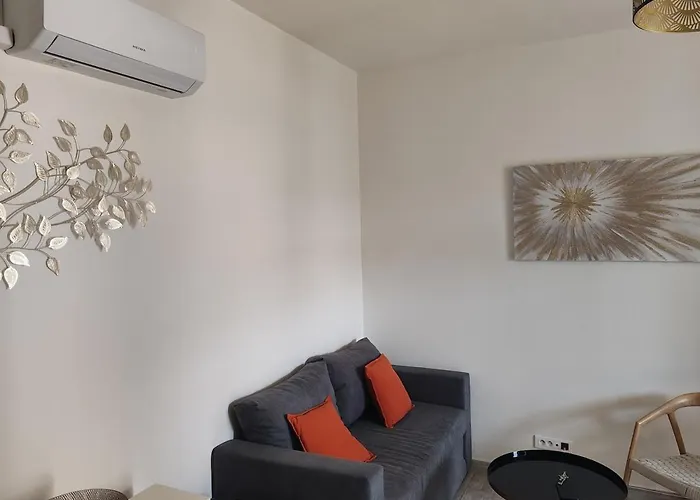 Beautiful - Private Terrace - Wi-fi - Air Conditioning דירה טולון
