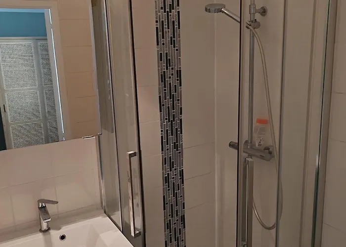 Beautiful - Private Terrace - Wi-fi - Air Conditioning דירה טולון